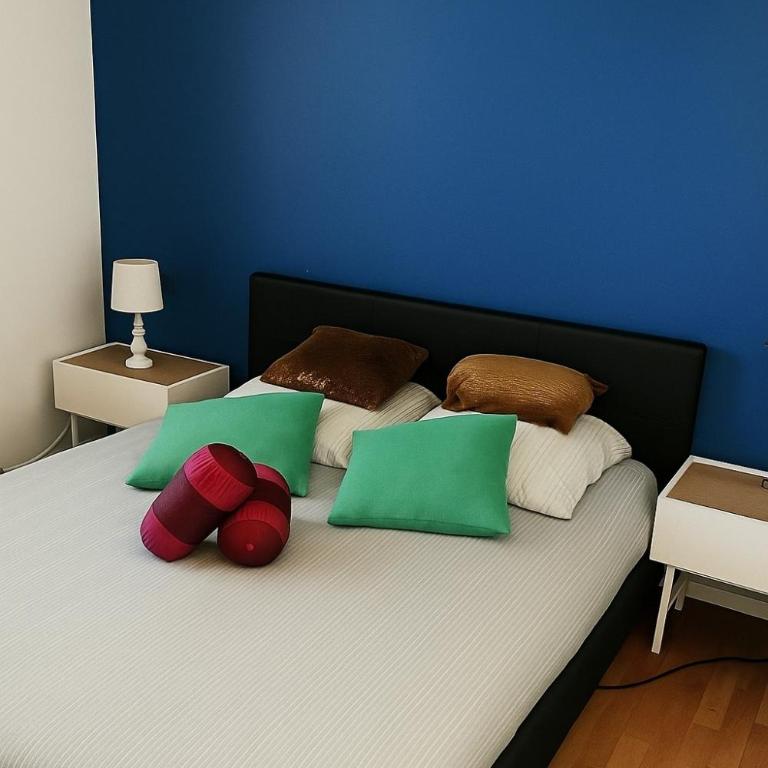 Close to Paris, Metro,RER, 6 People, PKG - Two-Bedroom Family Apartment - 32