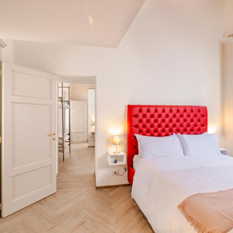 Siena Iconic Square Luxury Attic Tuscany - Three-Bedroom Apartment - 6