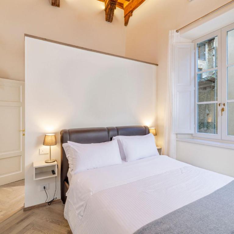 Siena Iconic Square Luxury Attic Tuscany - Three-Bedroom Apartment - 12