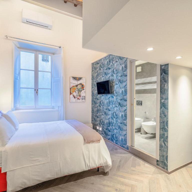 Siena Iconic Square Luxury Attic Tuscany - Three-Bedroom Apartment - 11