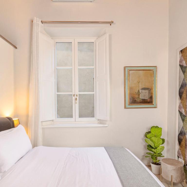 Siena Iconic Square Luxury Attic Tuscany - Three-Bedroom Apartment - 16