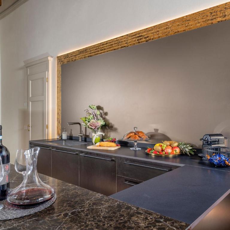 Siena Iconic Square Luxury Attic Tuscany - Three-Bedroom Apartment - 7