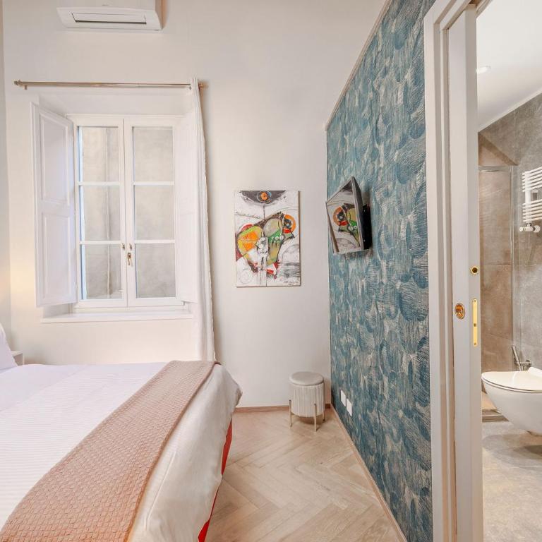 Siena Iconic Square Luxury Attic Tuscany - Three-Bedroom Apartment - 15