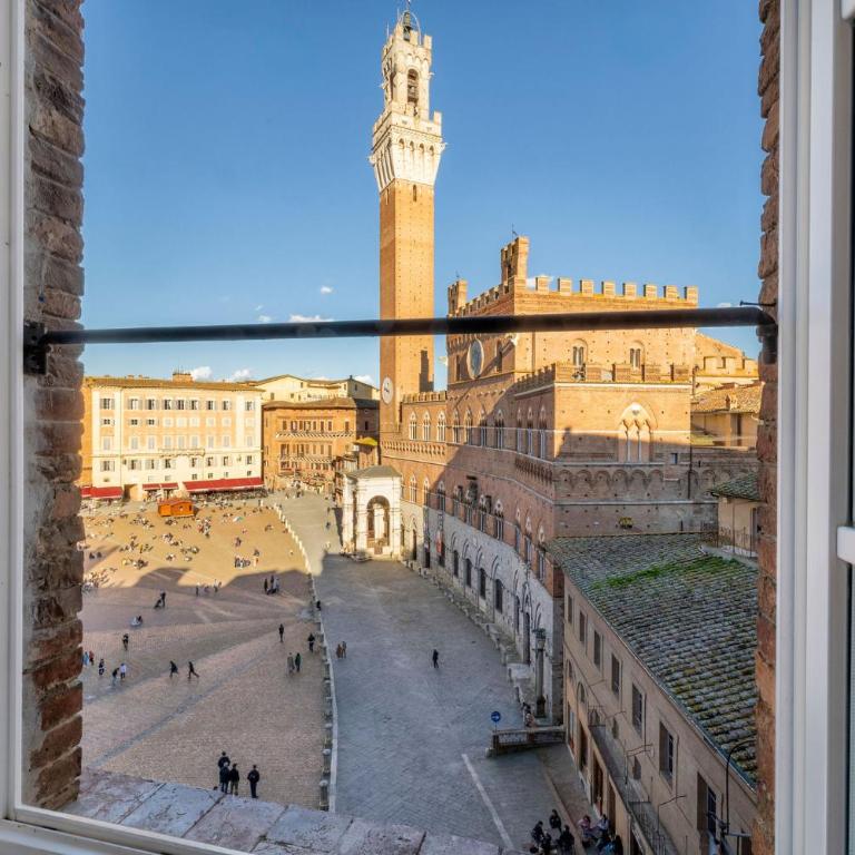 Siena Iconic Square Luxury Attic Tuscany - Three-Bedroom Apartment - 22