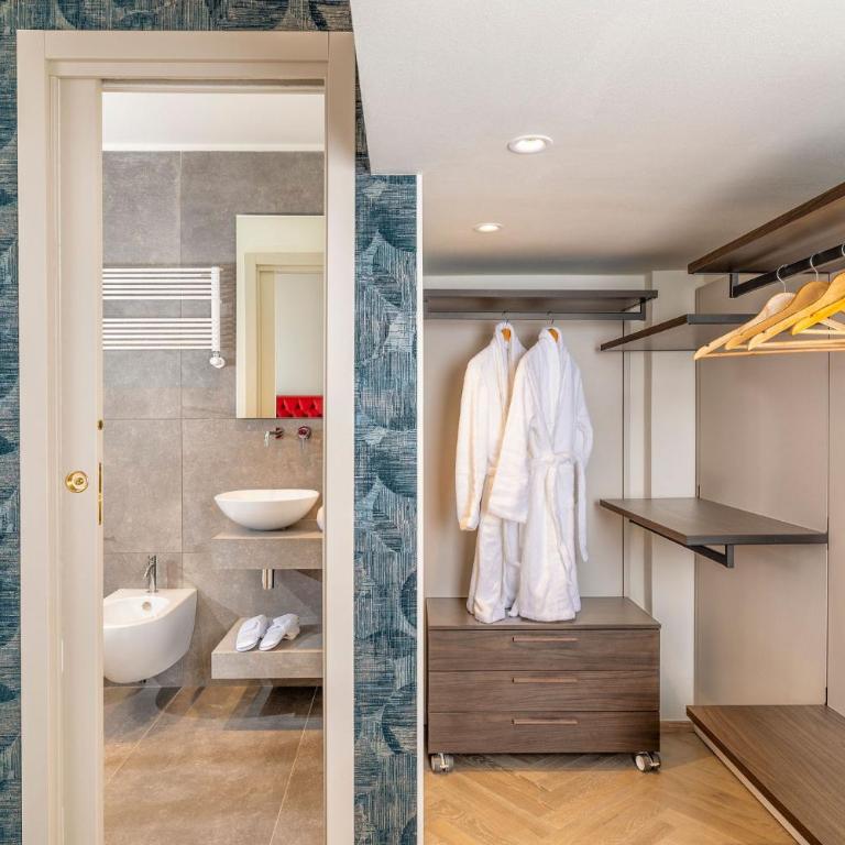 Siena Iconic Square Luxury Attic Tuscany - Three-Bedroom Apartment - 20
