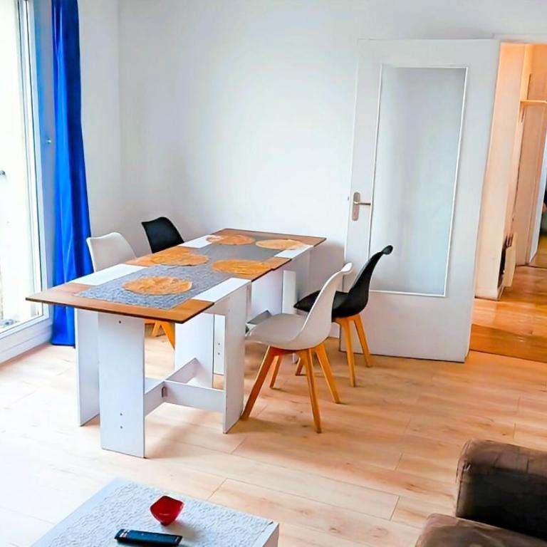 Close to Paris, Metro,RER, 6 People, PKG - Two-Bedroom Family Apartment - 24