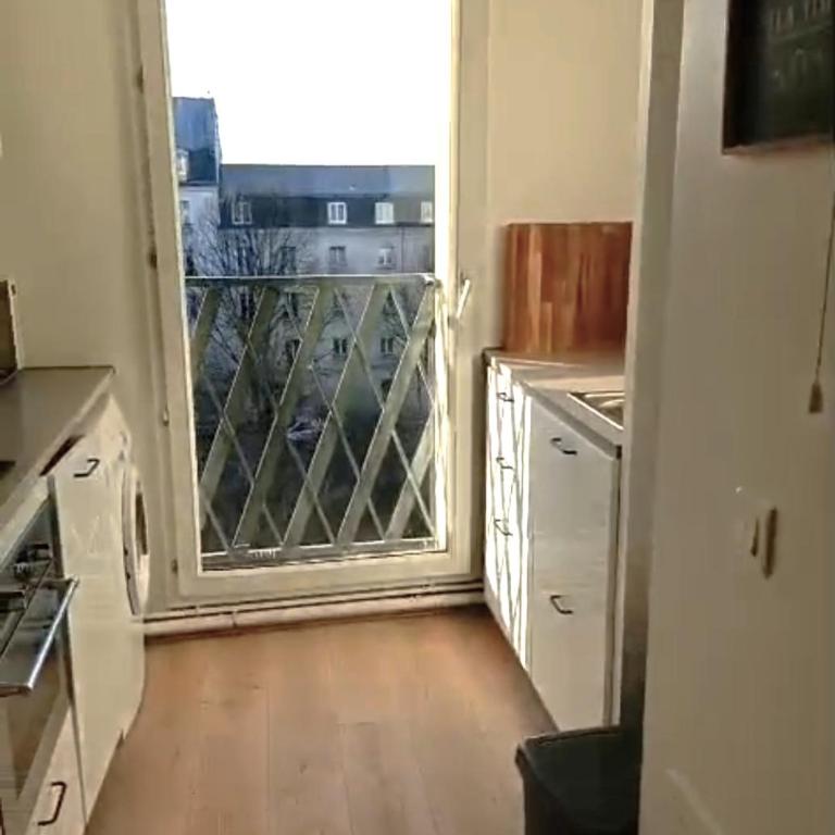 Close to Paris, Metro,RER, 6 People, PKG - Two-Bedroom Apartment with View - 22
