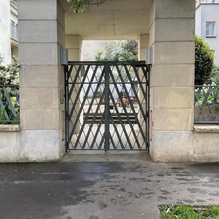 Close to Paris, Metro,RER, 6 People, PKG - Two-Bedroom Family Apartment - 20