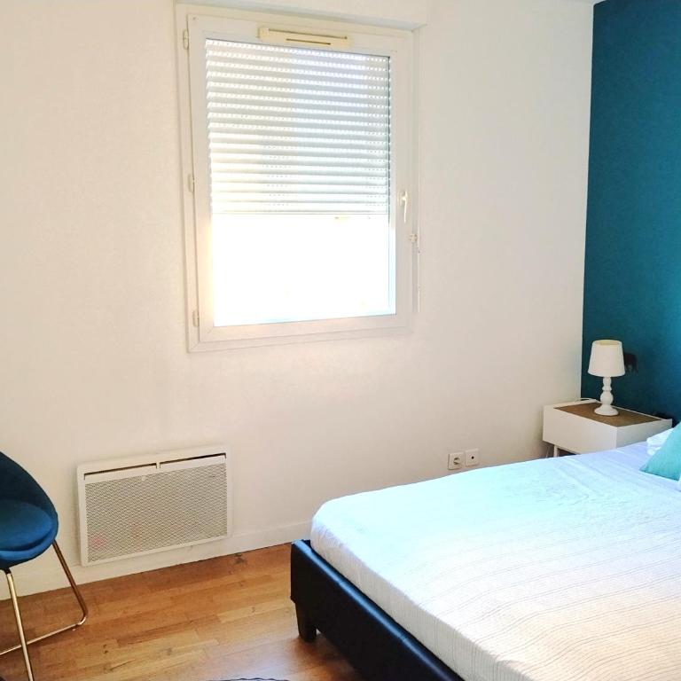 Close to Paris, Metro,RER, 6 People, PKG - Two-Bedroom Apartment with View - 21