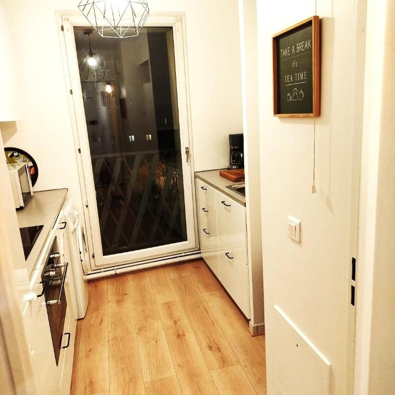 Close to Paris, Metro,RER, 6 People, PKG - Two-Bedroom Family Apartment - 6