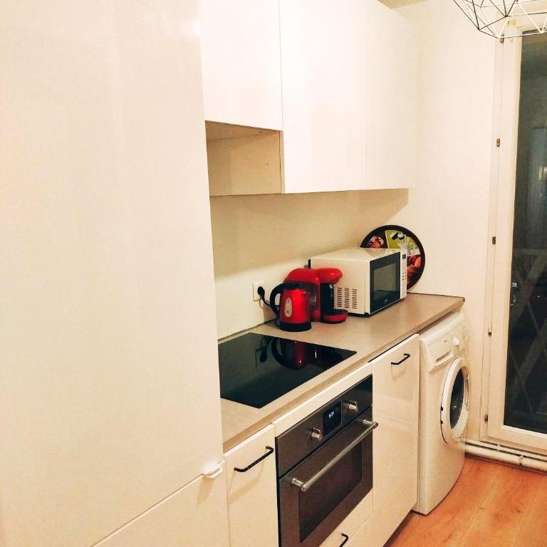 Close to Paris, Metro,RER, 6 People, PKG - Two-Bedroom Family Apartment - 8
