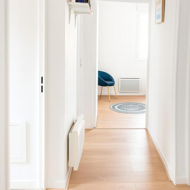 Close to Paris, Metro,RER, 6 People, PKG - Two-Bedroom Apartment with View - 10
