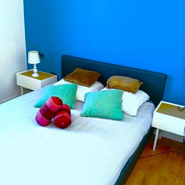 Close to Paris, Metro,RER, 6 People, PKG - Two-Bedroom Family Apartment - 9