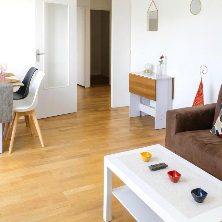 Close to Paris, Metro,RER, 6 People, PKG - Two-Bedroom Family Apartment - 11