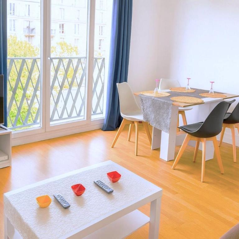 Close to Paris, Metro,RER, 6 People, PKG - Two-Bedroom Family Apartment - 12
