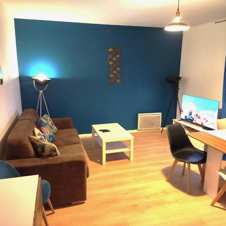 Close to Paris, Metro,RER, 6 People, PKG - Two-Bedroom Family Apartment - 13