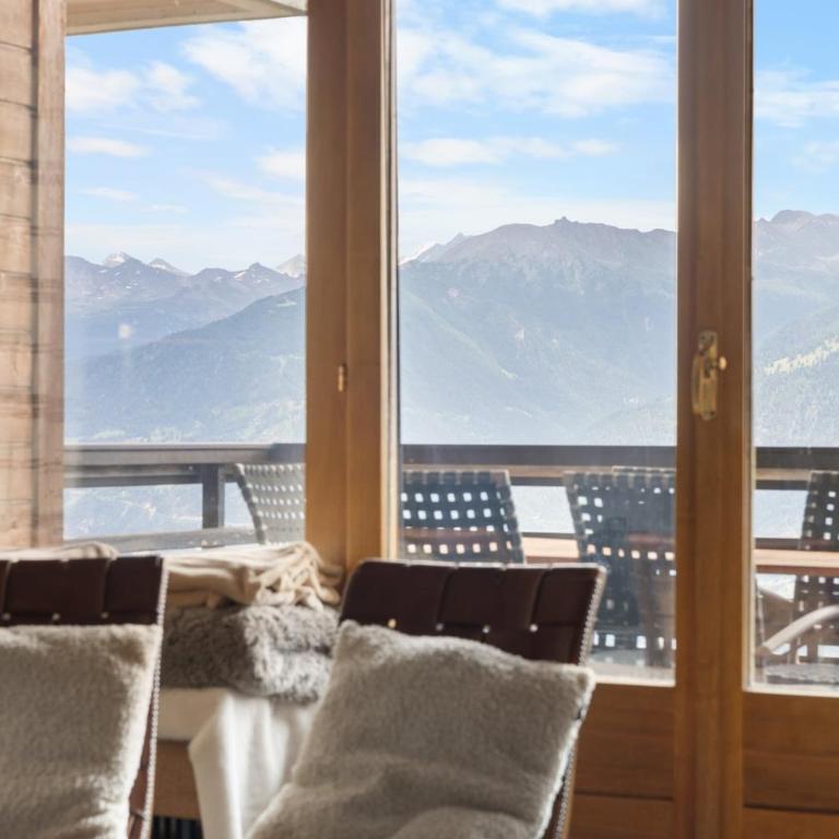 Mars 501 sur la place du village a Anzere avec vue sur les Alpes - Apartment - 7