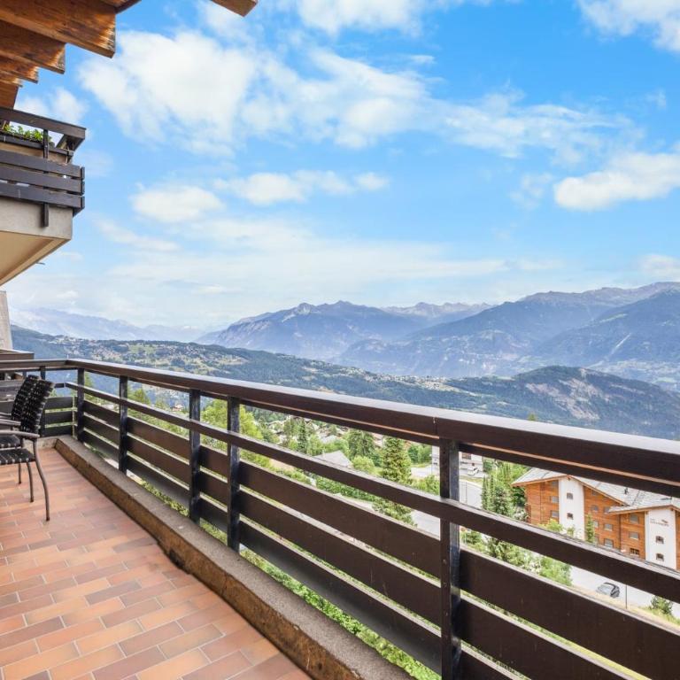 Mars 501 sur la place du village a Anzere avec vue sur les Alpes - Apartment - 31