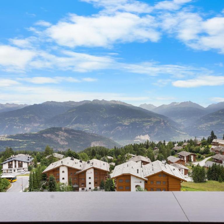 Mars 501 sur la place du village a Anzere avec vue sur les Alpes - Apartment - 35