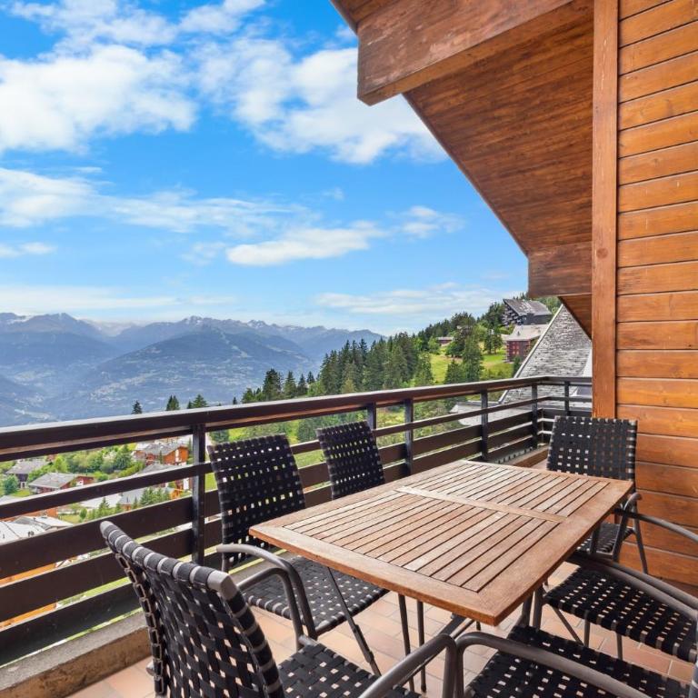 Mars 501 sur la place du village a Anzere avec vue sur les Alpes - Apartment - 37