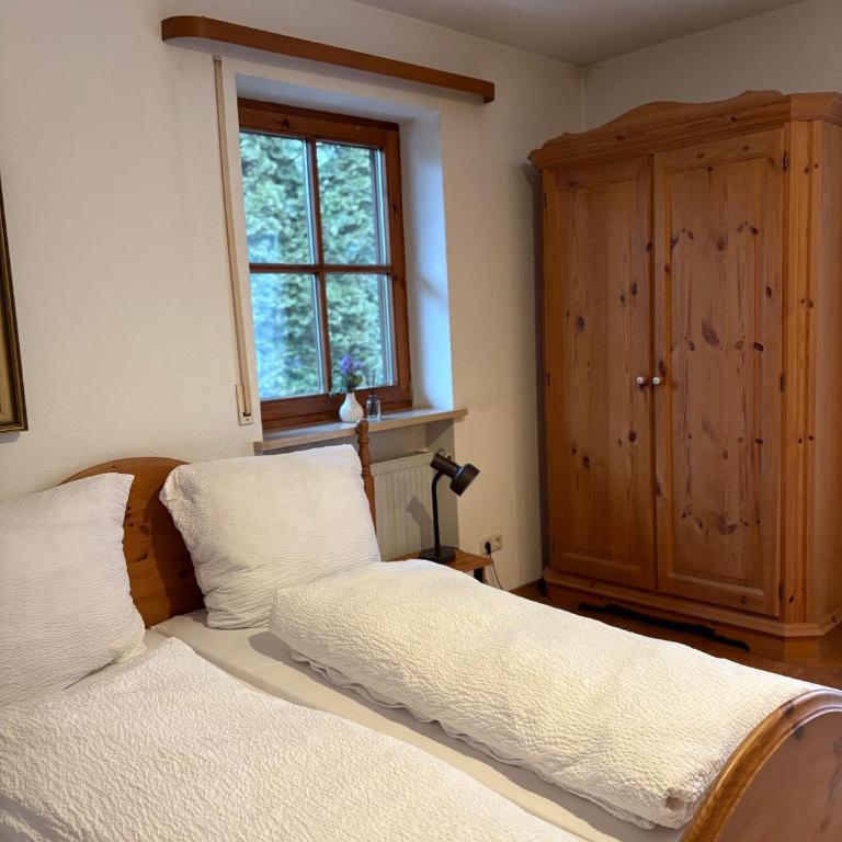 Ferienwohnungen an der RupertusTherme - Apartment mit 1 Schlafzimmer, Balkon und Bergblick - 5
