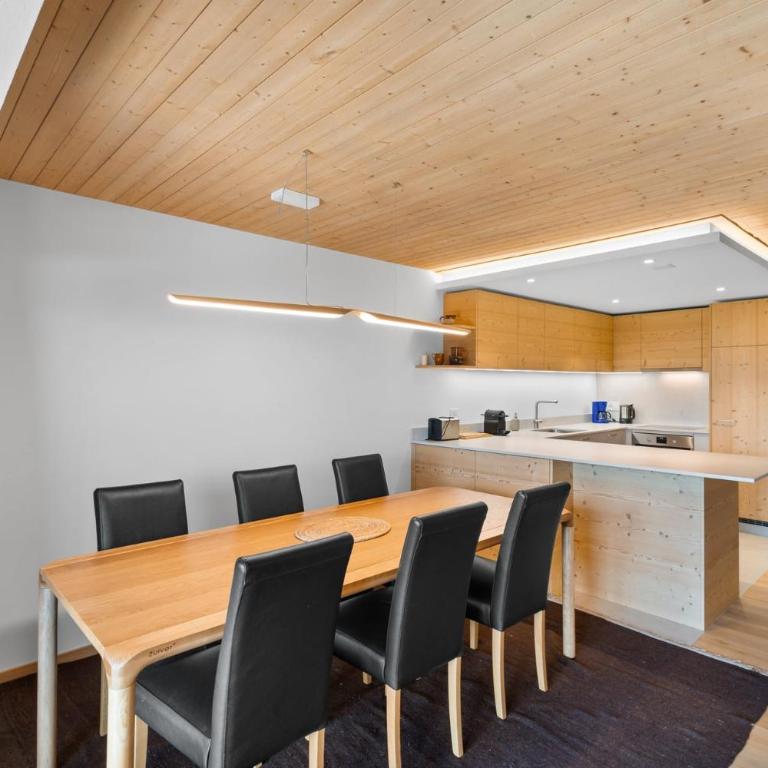 Mercure 202 sur la place du village a Anzere - Apartment - 7