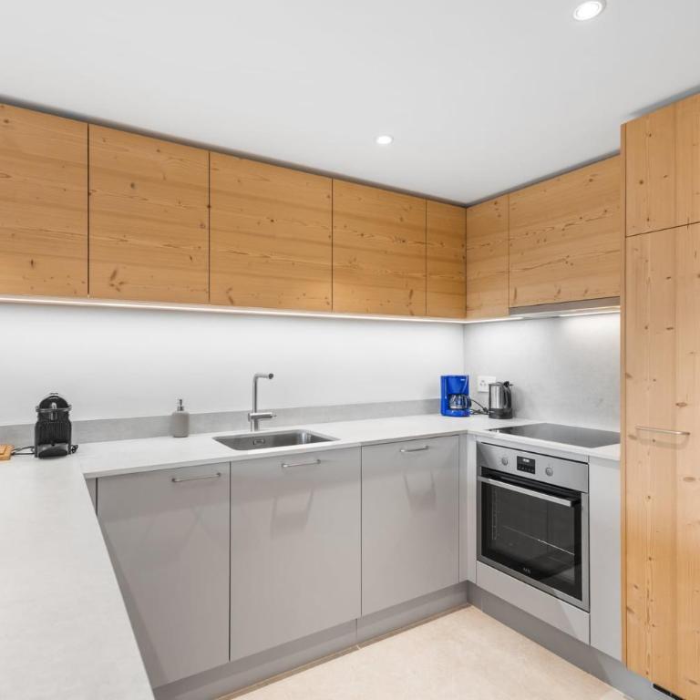 Mercure 202 sur la place du village a Anzere - Apartment - 12