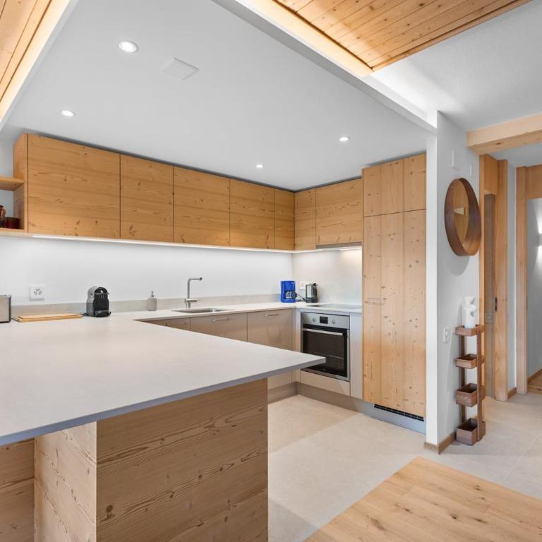Mercure 202 sur la place du village a Anzere - Apartment - 14