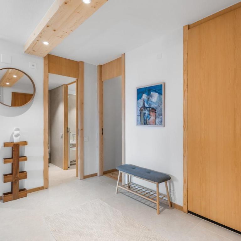 Mercure 202 sur la place du village a Anzere - Apartment - 21