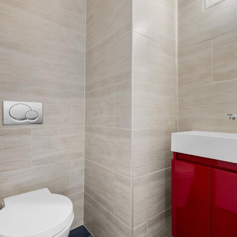 Saturne 103 sur la place du Village a Anzere - Apartment - 24