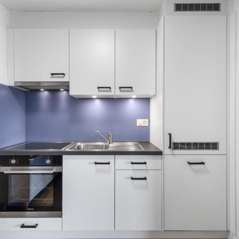 Saturne 210 sur la place du Village a Anzere - Apartment - 12