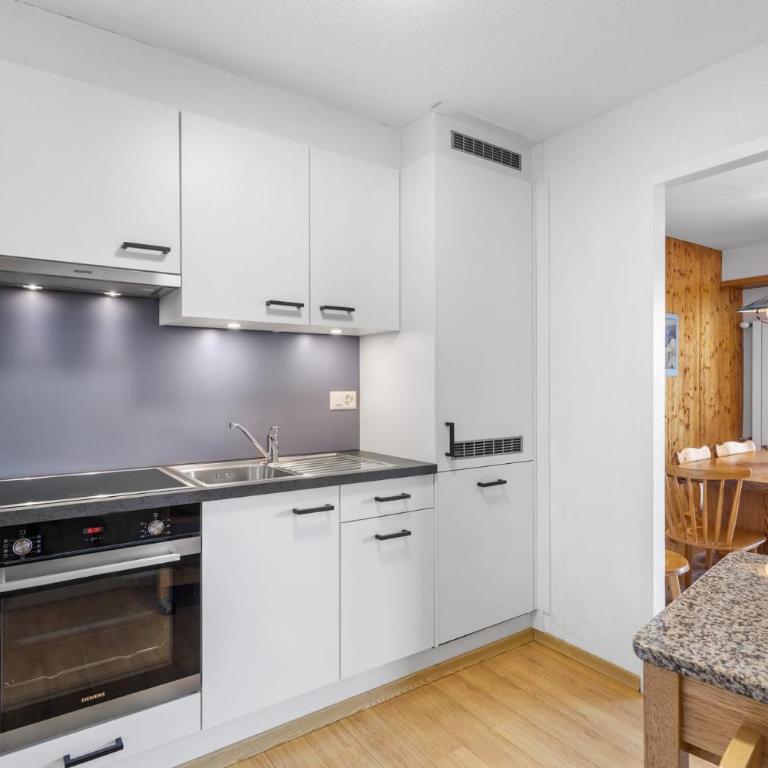Saturne 210 sur la place du Village a Anzere - Apartment - 13