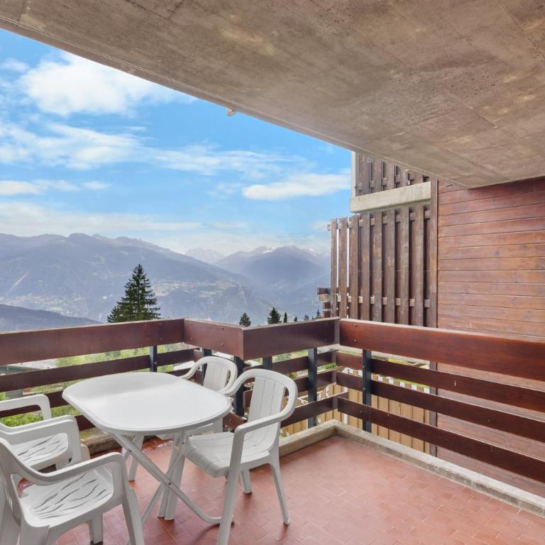Gemeaux 205 sur la place du Village a Anzere avec vue sur les Alpes - Apartment - 3