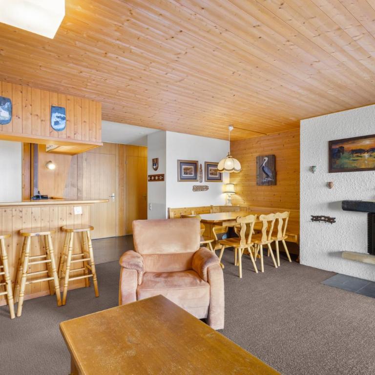 Gemeaux 205 sur la place du Village a Anzere avec vue sur les Alpes - Apartment - 6