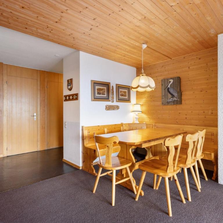 Gemeaux 205 sur la place du Village a Anzere avec vue sur les Alpes - Apartment - 7