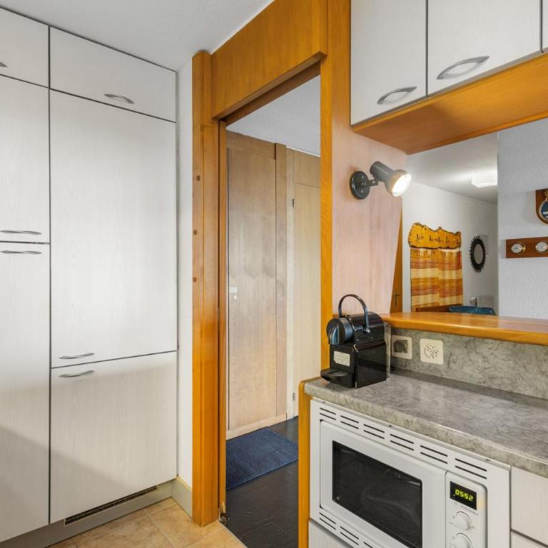 Gemeaux 205 sur la place du Village a Anzere avec vue sur les Alpes - Apartment - 12