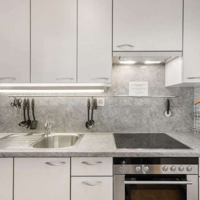 Gemeaux 205 sur la place du Village a Anzere avec vue sur les Alpes - Apartment - 14