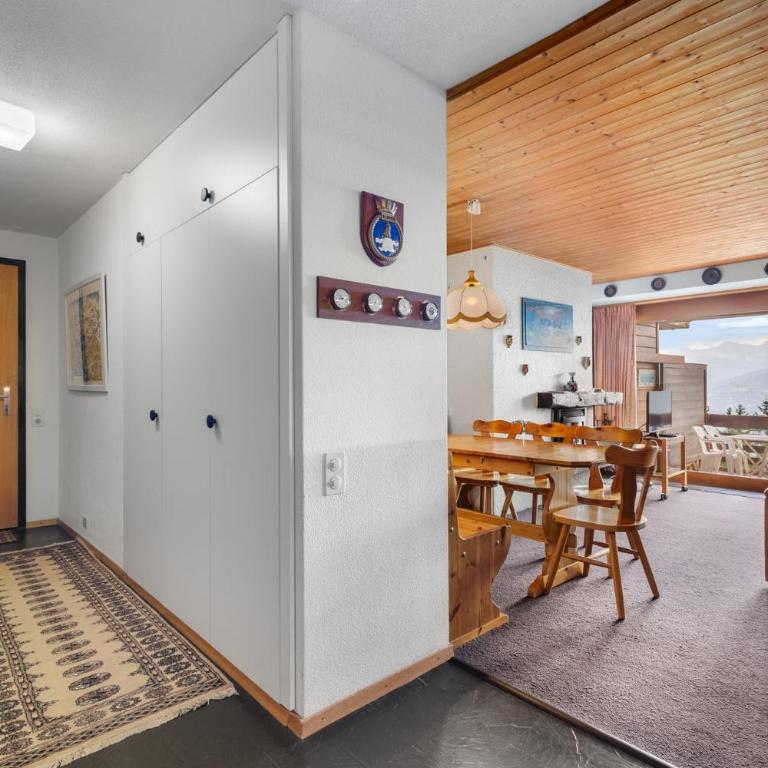 Gemeaux 205 sur la place du Village a Anzere avec vue sur les Alpes - Apartment - 16