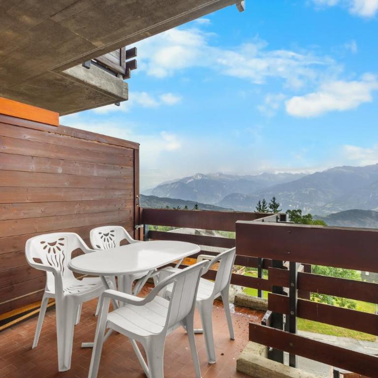 Gemeaux 205 sur la place du Village a Anzere avec vue sur les Alpes - Apartment - 18