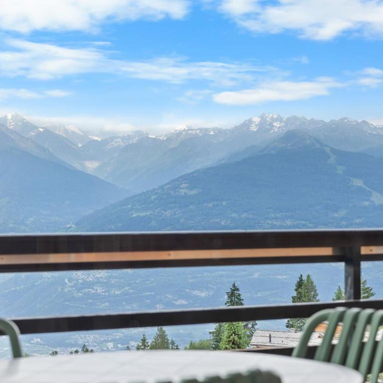 Mars 404-406 sur la place du village a Anzere avec vue sur les Alpes - Apartment - 8