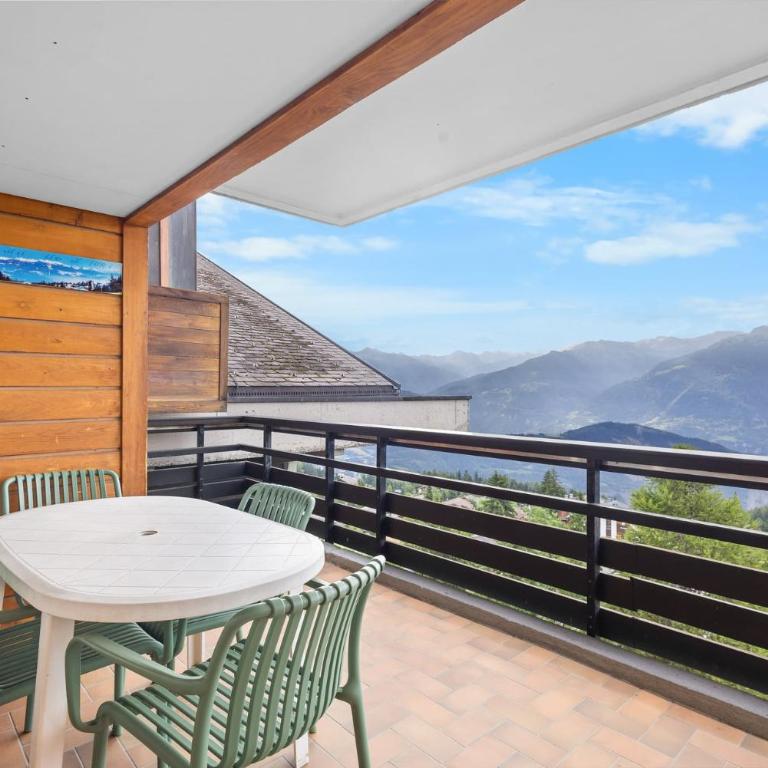 Mars 404-406 sur la place du village a Anzere avec vue sur les Alpes - Apartment - 9