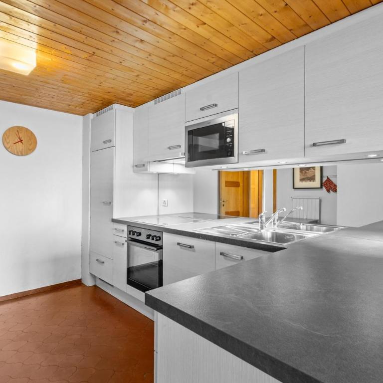 Mars 404-406 sur la place du village a Anzere avec vue sur les Alpes - Apartment - 20