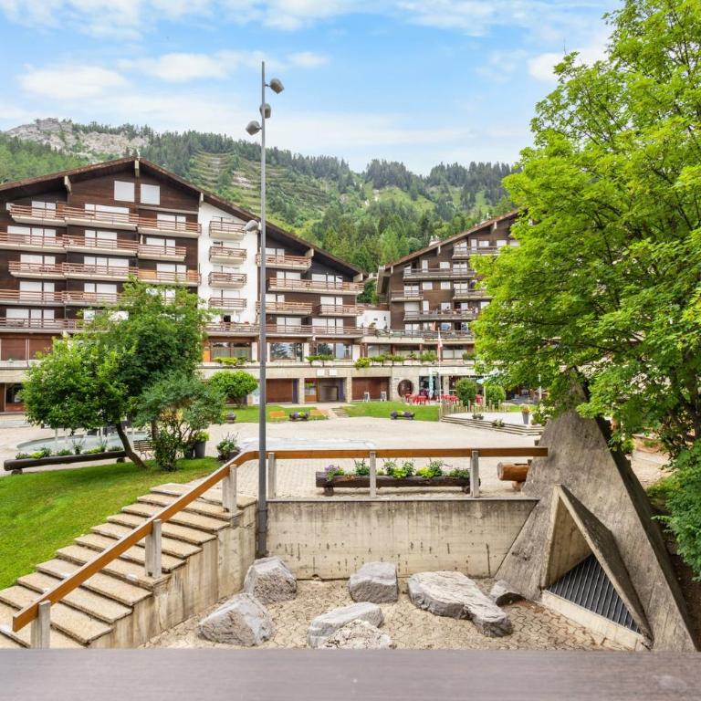 Mars 404-406 sur la place du village a Anzere avec vue sur les Alpes - Apartment - 48