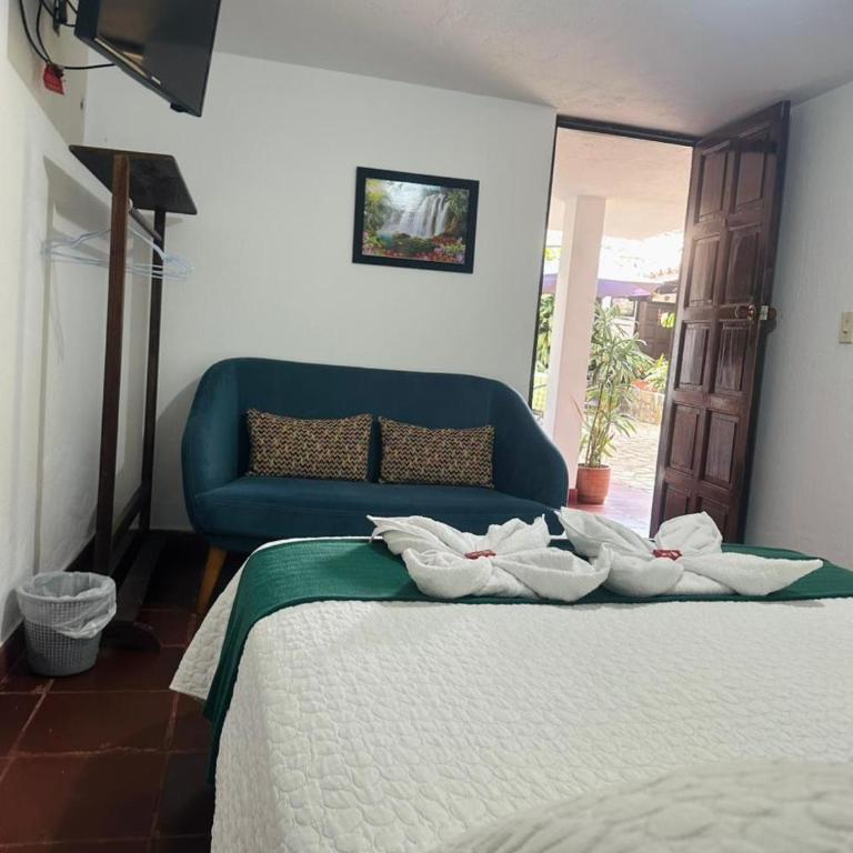 Casa Naturhola - Double Room with Private Bathroom - 10