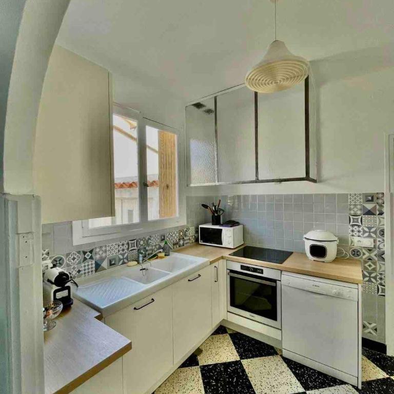 Villa les Pins - Six-Bedroom House - 4