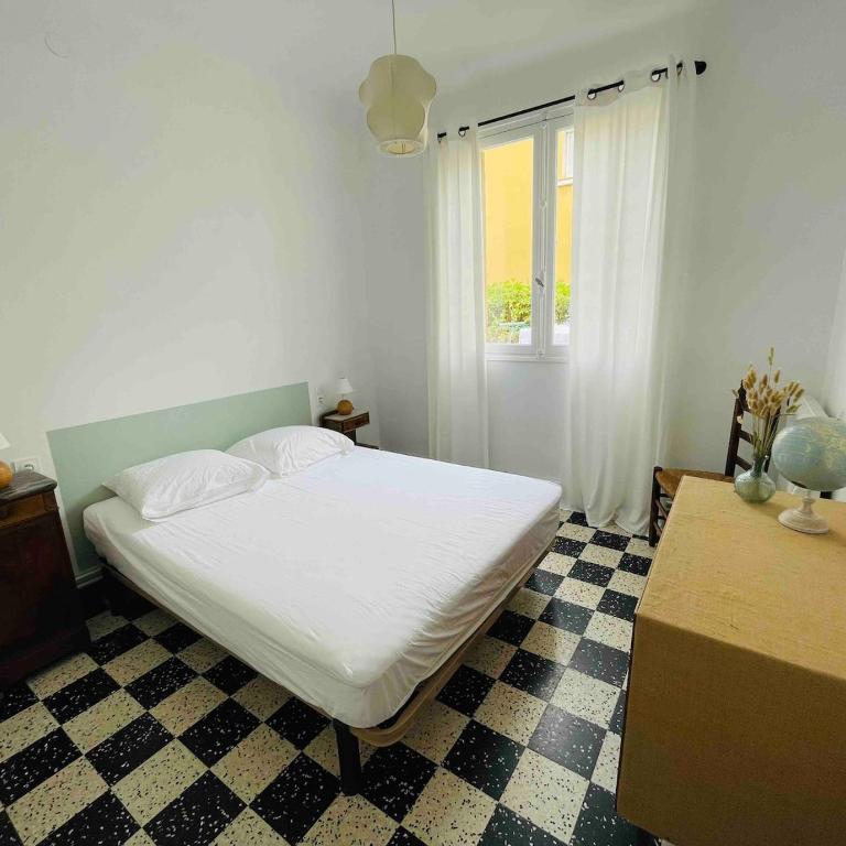 Villa les Pins - Six-Bedroom House - 16