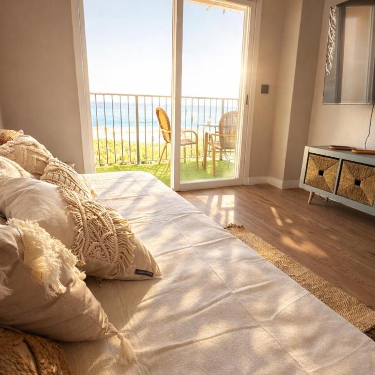 PRIMERA LÍNEA, Playa , Piscina y amanecer - Apartamento de 2 dormitorios - 3