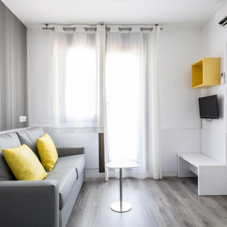 Residencia Universitaria Resa Barcelona Diagonal - Studio with Terrace - 1
