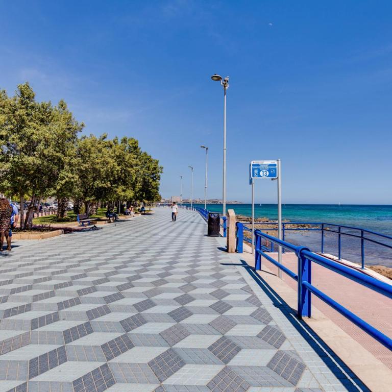 HB Apartaments Playa del Postiguet Beach - Three-Bedroom Apartment - 59