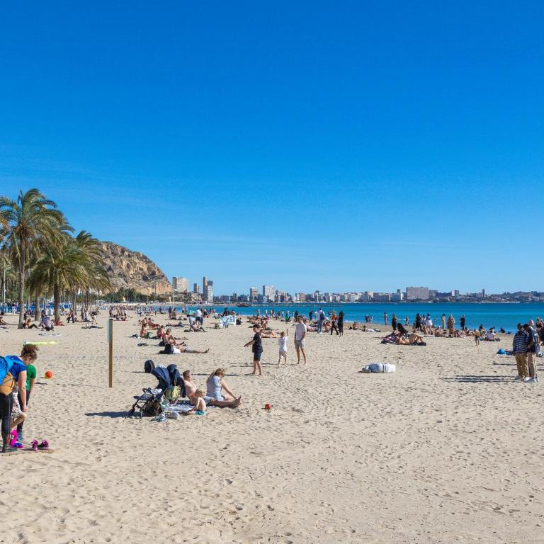 HB Apartaments Playa del Postiguet Beach - Three-Bedroom Apartment - 87